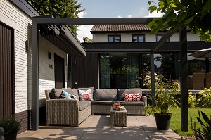 Pergola ar ūdensizturīgu auduma jumtu
