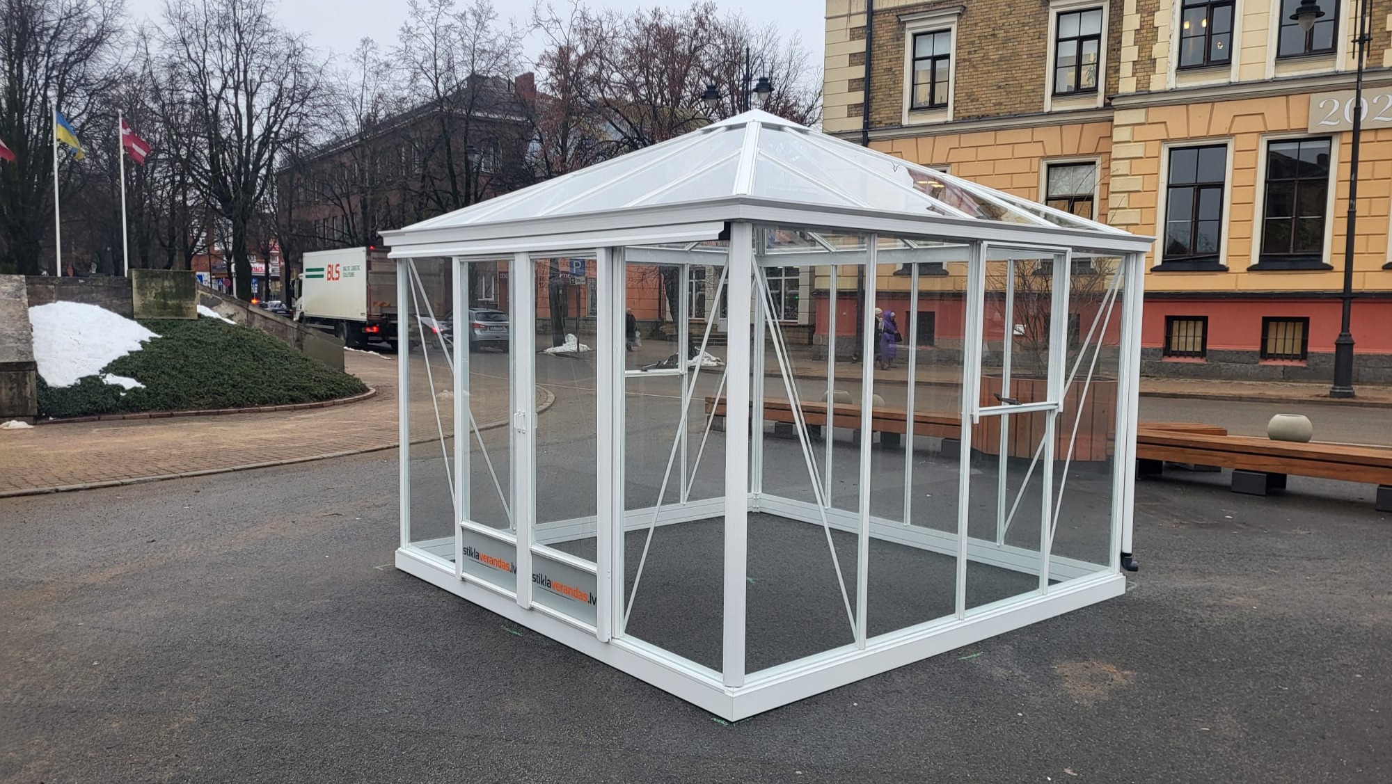 stikla verandas aluvilla tetra kvadrats